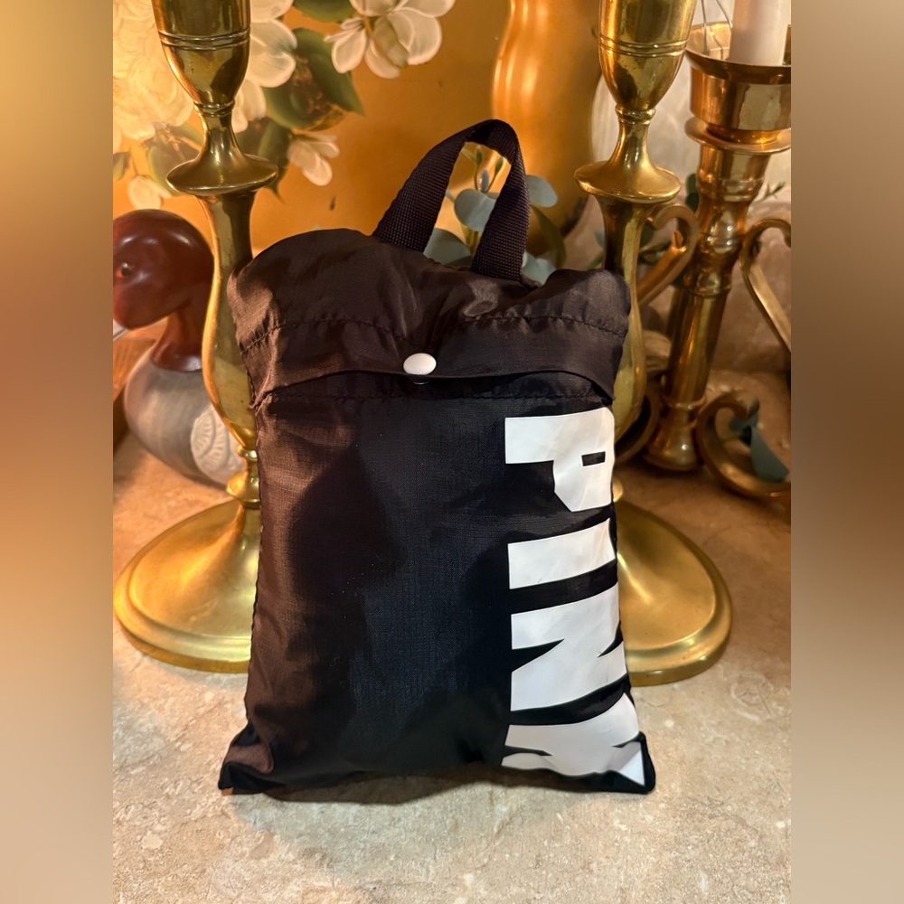 VS PINK PACKABLE DUFFEL (camo print)